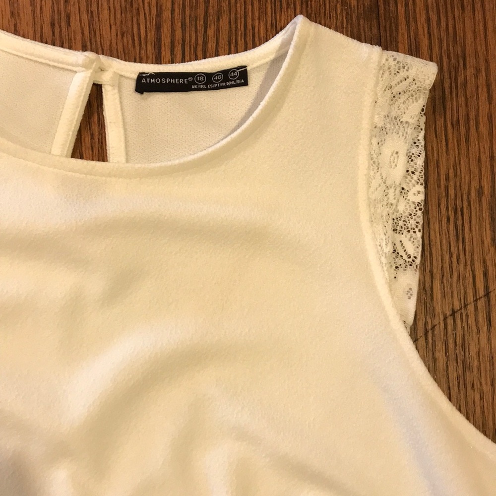 Atmosphere Lace T